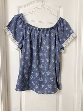 Soga blue floral off the shoulder blouse white lace trim on the sleeves  2X